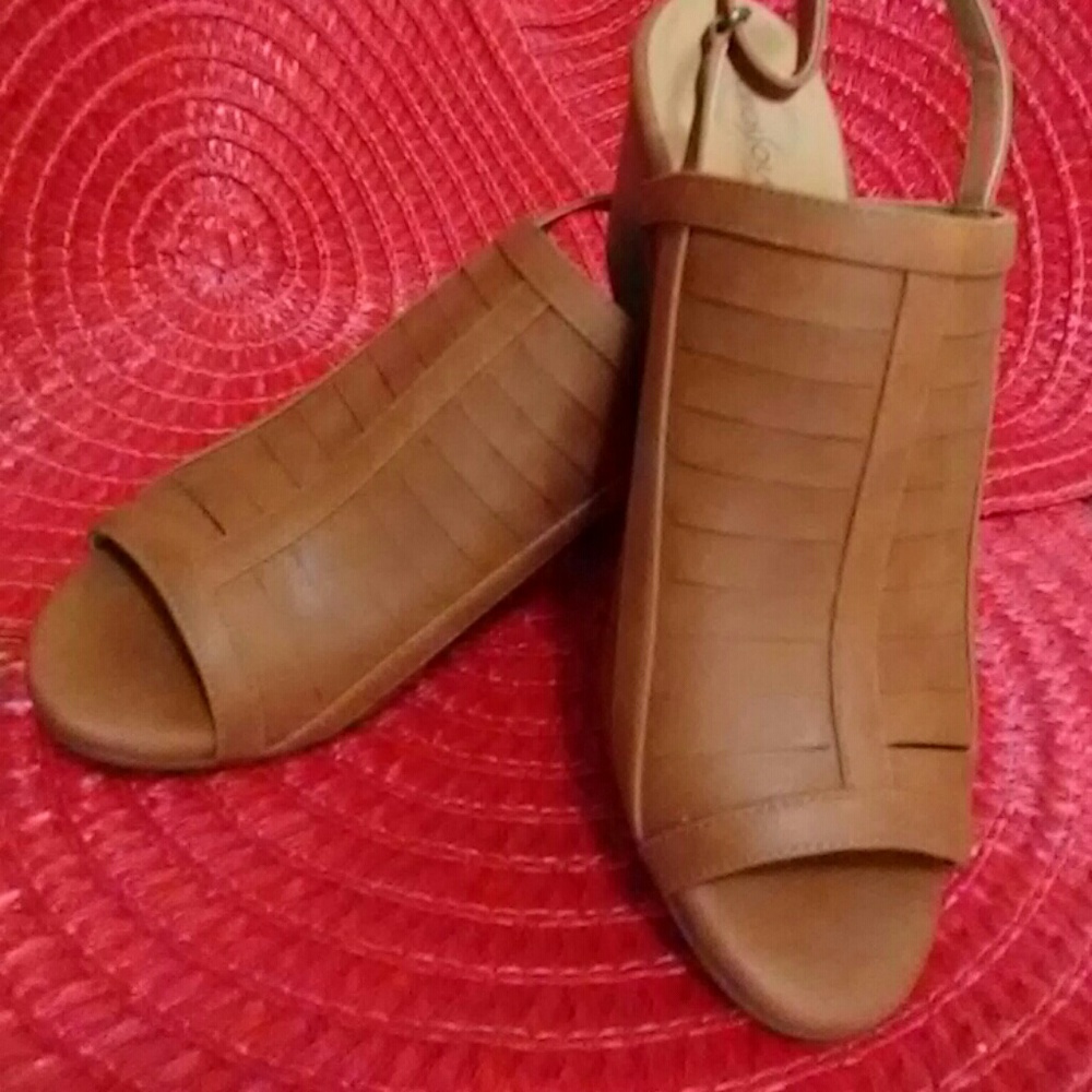 Heels - Picture 2 of 3